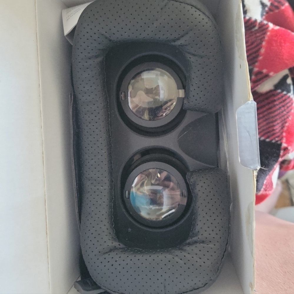 Virtual reality headset - Picture 3 of 3